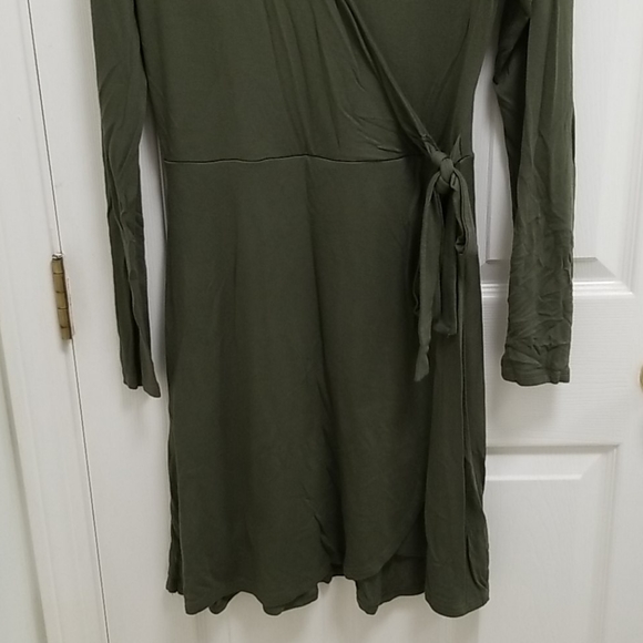 Express Green Wrap Dress - Picture 2 of 5